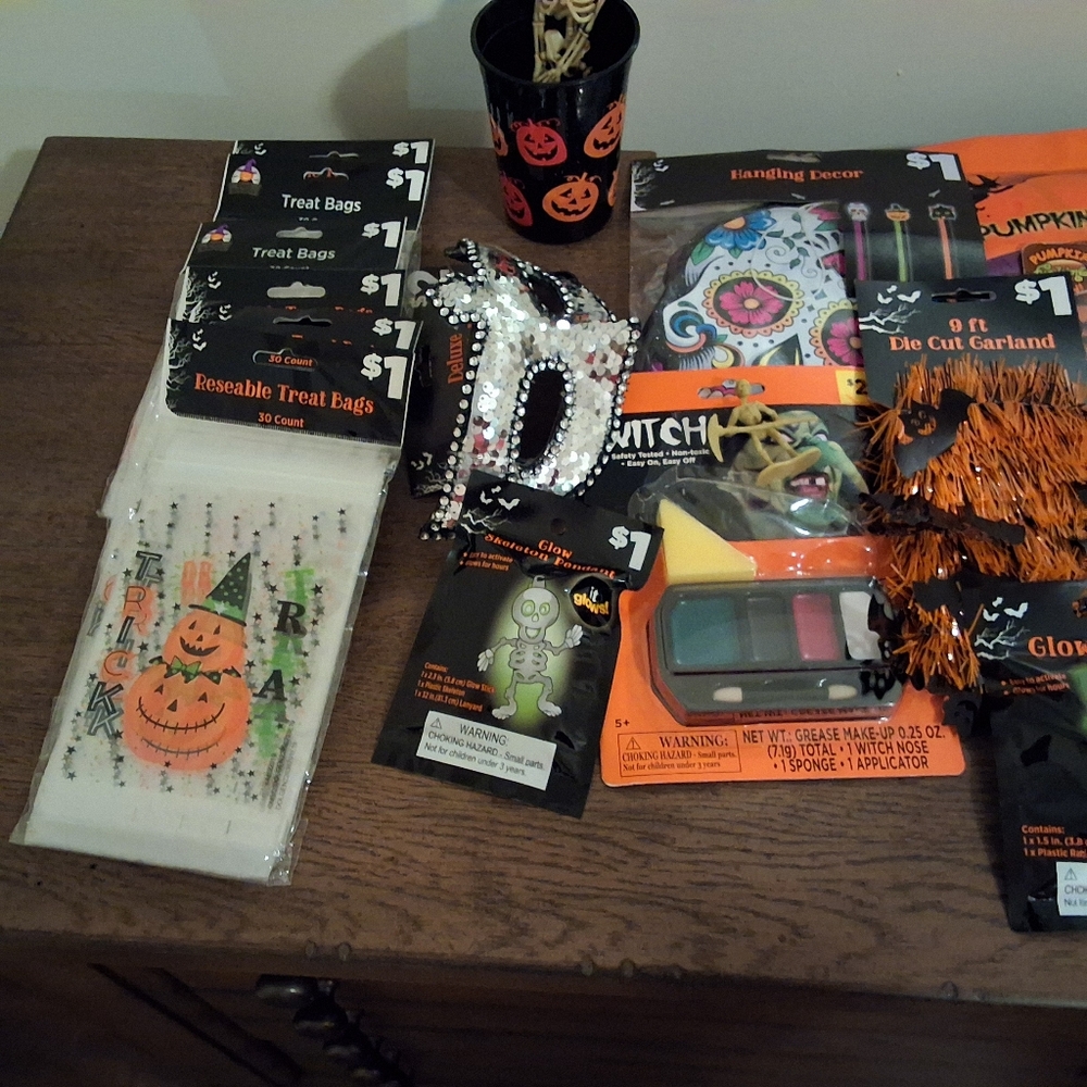 NWT LOT 2 HALLOWEEN BOX - Picture 3 of 6